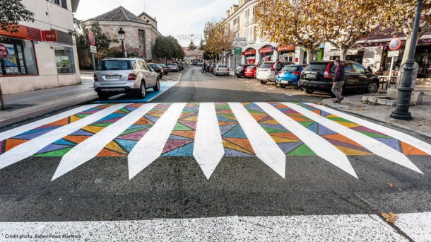 funny-cross-when-a-street-artist-plays-with-crosswalks_656